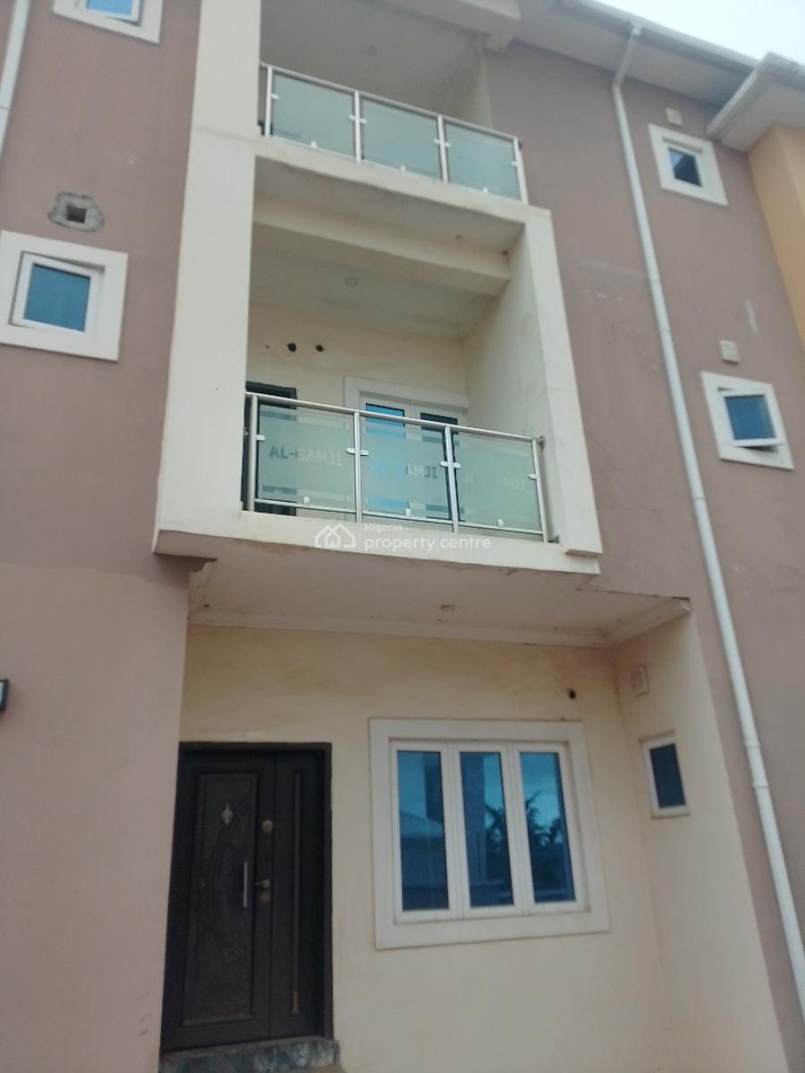 Clean Fairly Used 4 Bedroom Duplex +bq, Main Guzape, Guzape District, Abuja, Terraced Duplex for Sale