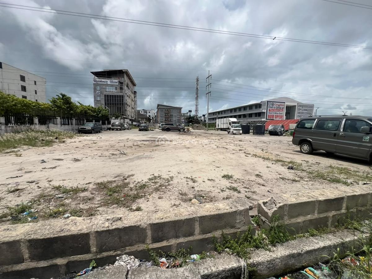 Prime Commercial Land  with a Good Title Directlfacing The Expressway, Directly Facing Lekki Epe Express, Suitable for Malls, Filling Station, Osapa, Lekki, Lagos, Commercial Land for Sale