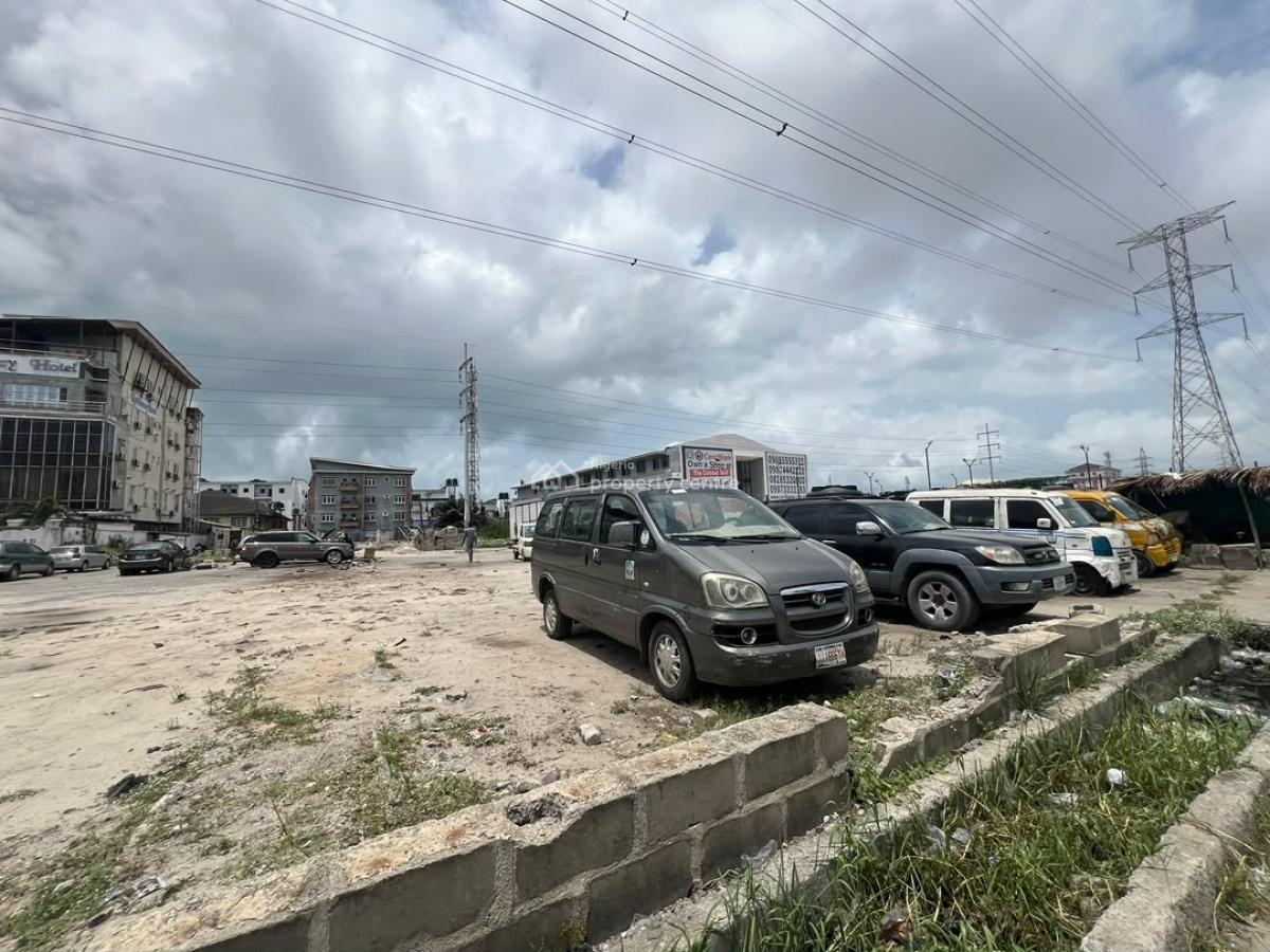 Prime Commercial Land  with a Good Title Directlfacing The Expressway, Directly Facing Lekki Epe Express, Suitable for Malls, Filling Station, Osapa, Lekki, Lagos, Commercial Land for Sale