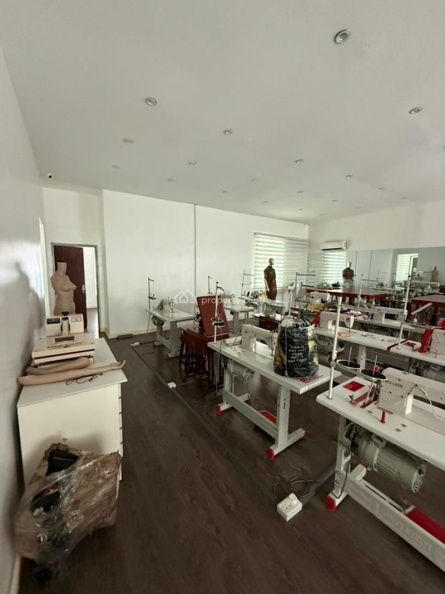 Well Maintained 4 Bedroom Terraced House, Lekki Phase 1, Lekki, Lagos, Office Space for Rent