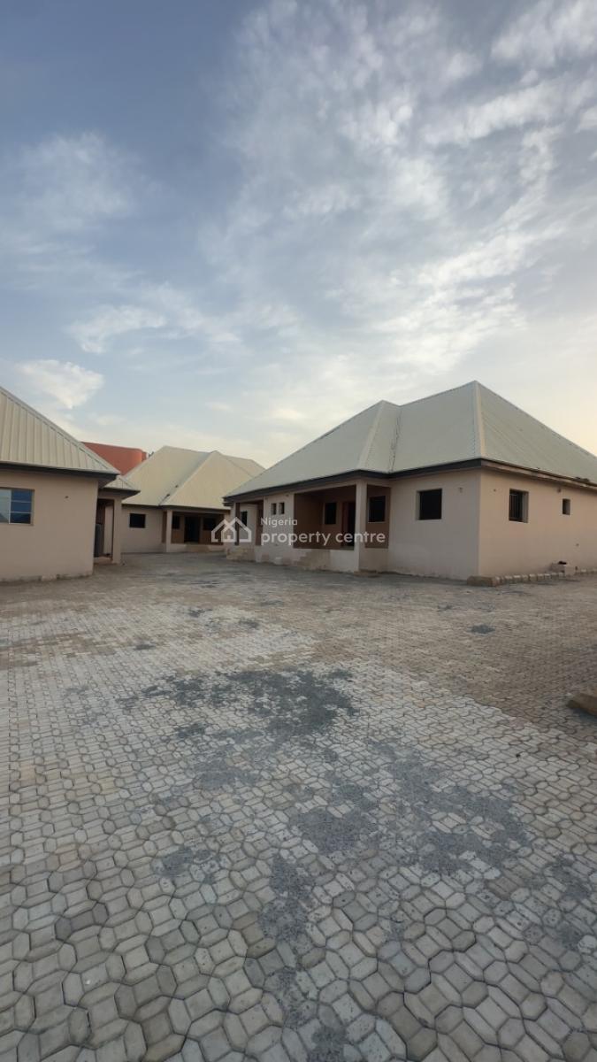 Luxurious Spacious 2 Bedroom Semi Detached Bungalow, Jikwoyi District, Jikwoyi, Abuja, Semi-detached Bungalow for Rent