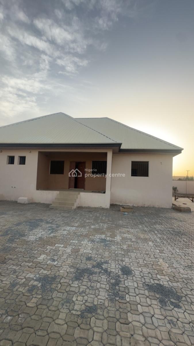 Luxurious Spacious 2 Bedroom Semi Detached Bungalow, Jikwoyi District, Jikwoyi, Abuja, Semi-detached Bungalow for Rent