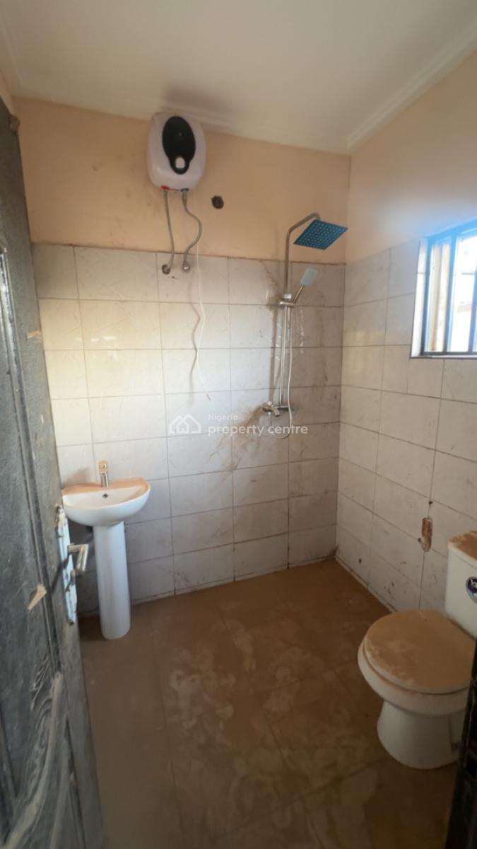 Luxurious Spacious 2 Bedroom Semi Detached Bungalow, Jikwoyi District, Jikwoyi, Abuja, Semi-detached Bungalow for Rent