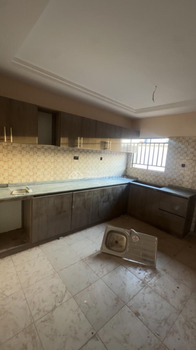 Luxurious Spacious 2 Bedroom Semi Detached Bungalow, Jikwoyi District, Jikwoyi, Abuja, Semi-detached Bungalow for Rent
