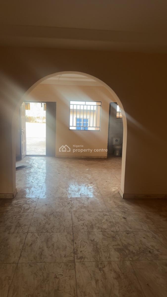Luxurious Spacious 2 Bedroom Semi Detached Bungalow, Jikwoyi District, Jikwoyi, Abuja, Semi-detached Bungalow for Rent