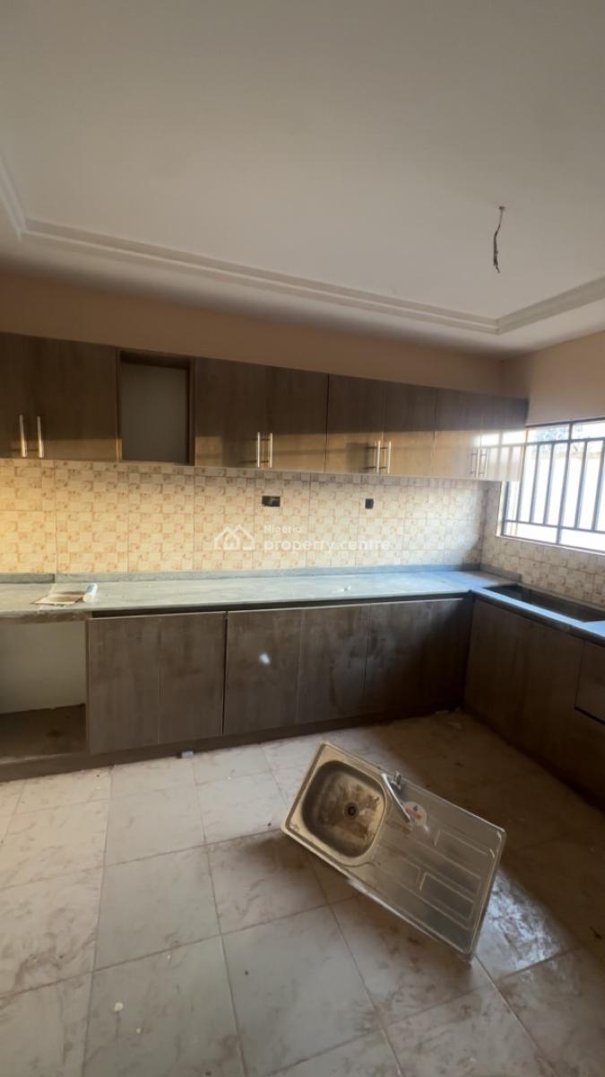 Luxurious Spacious 2 Bedroom Semi Detached Bungalow, Jikwoyi District, Jikwoyi, Abuja, Semi-detached Bungalow for Rent