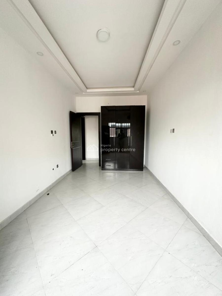 Well Maintained 3 Bedrrom Apartment, Lekki Phase One, Lekki, Lagos, Flat / Apartment for Rent