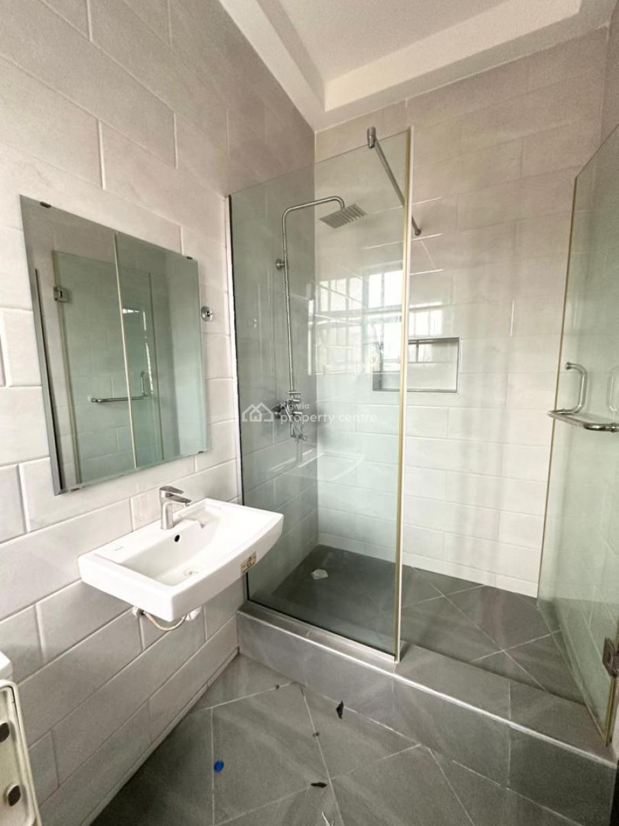 Well Maintained 3 Bedrrom Apartment, Lekki Phase One, Lekki, Lagos, Flat / Apartment for Rent