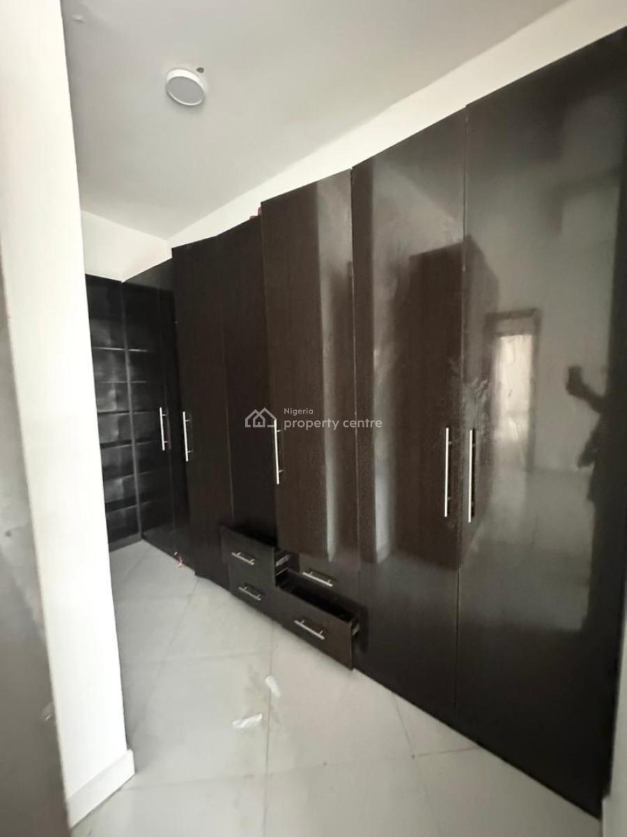 Well Maintained 3 Bedrrom Apartment, Lekki Phase One, Lekki, Lagos, Flat / Apartment for Rent