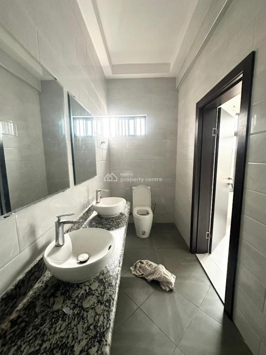 Well Maintained 3 Bedrrom Apartment, Lekki Phase One, Lekki, Lagos, Flat / Apartment for Rent