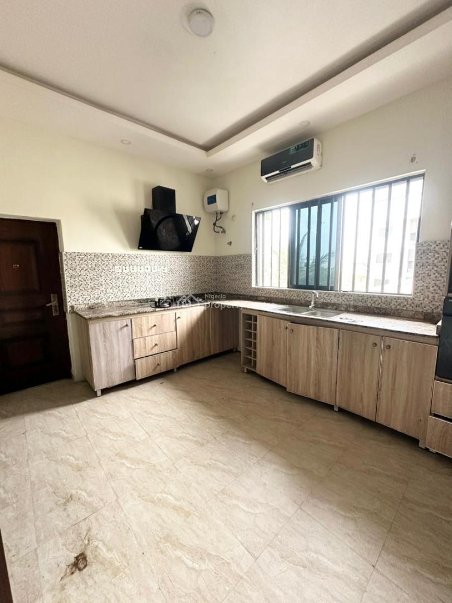 Well Maintained 3 Bedrrom Apartment, Lekki Phase One, Lekki, Lagos, Flat / Apartment for Rent