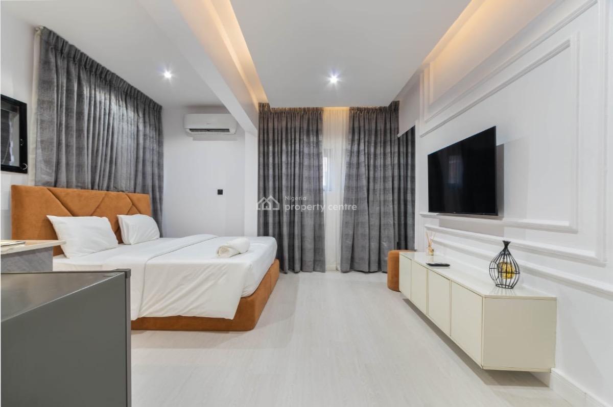 One Bed Studio in a Nice Estate, Lekki Phase 1, Lekki, Lagos, Flat / Apartment Short Let