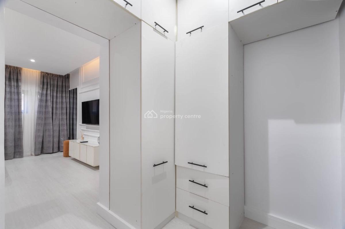 One Bed Studio in a Nice Estate, Lekki Phase 1, Lekki, Lagos, Flat / Apartment Short Let