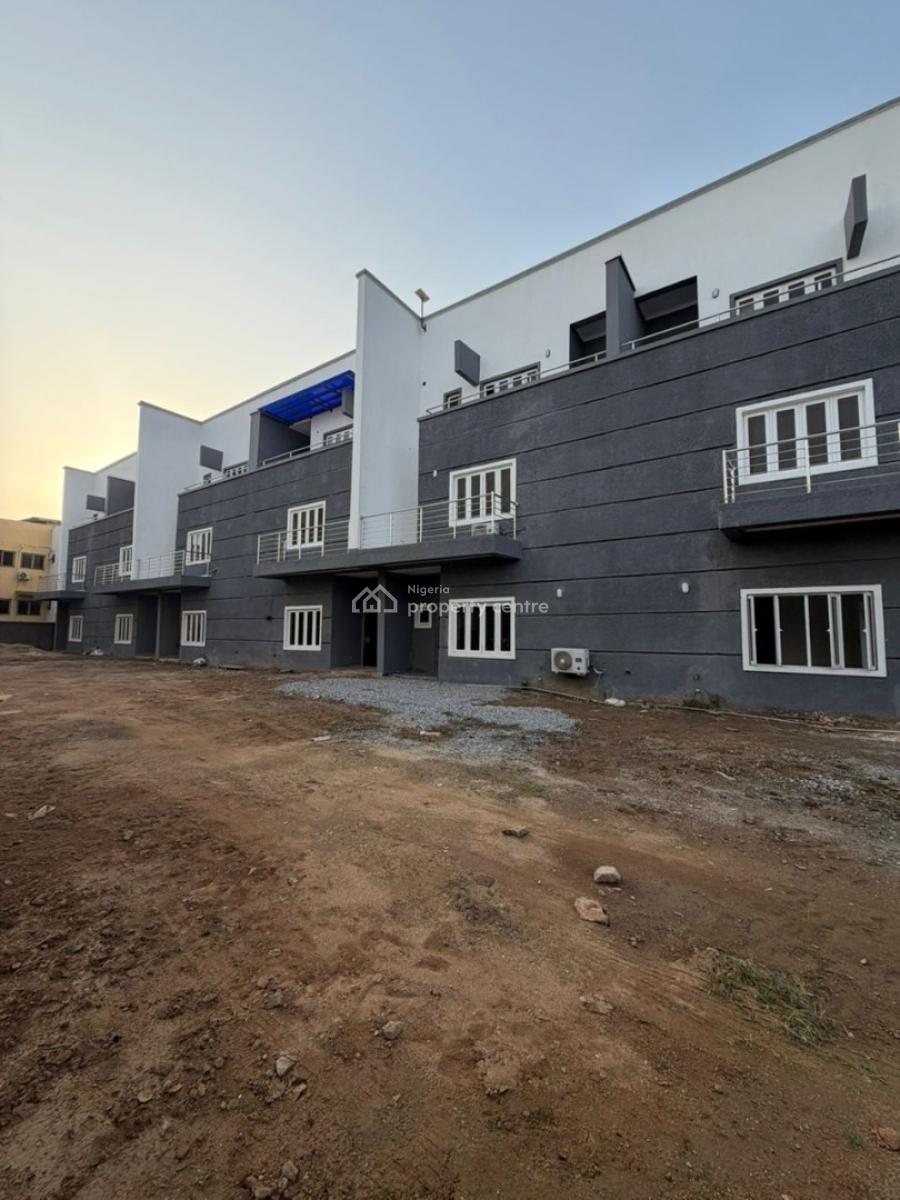 Distress 4 Bedroom Terraced Duplex 1 Room Bq, Stella Maris, Life Camp, Abuja, Terraced Duplex for Sale