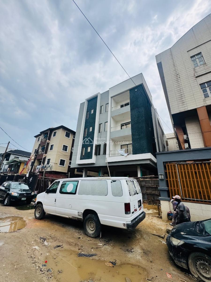 Lovely Built 3 Bedroom Apartment with Bq, Yaba, Lagos, Block of Flats for Sale