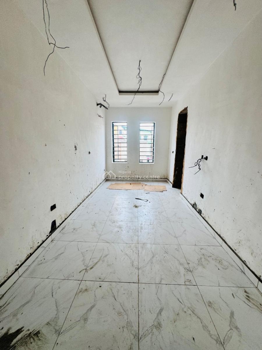 Lovely Built 3 Bedroom Apartment with Bq, Yaba, Lagos, Block of Flats for Sale