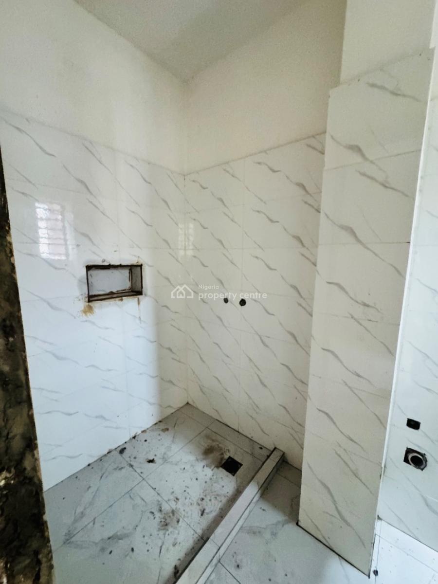 Lovely Built 3 Bedroom Apartment with Bq, Yaba, Lagos, Block of Flats for Sale