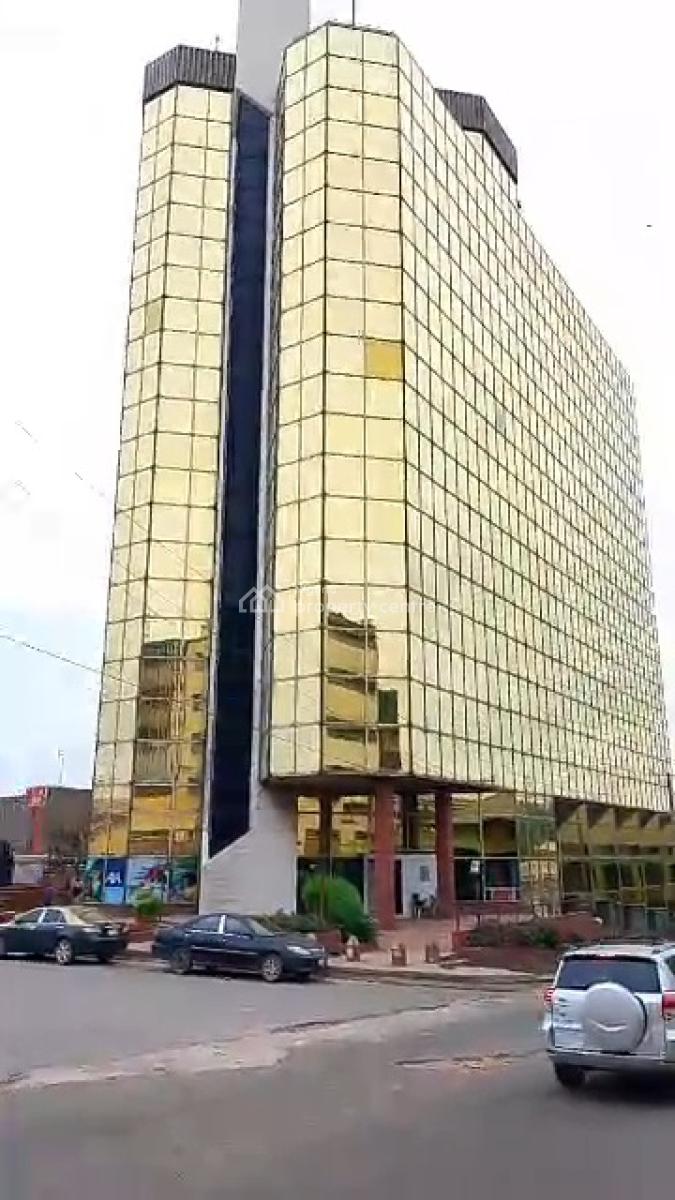 High Rise Building Office Complex, 2 Large Showrooms, Big Restaurant,, Dugbe, Ibadan, Oyo, Plaza / Complex / Mall for Sale