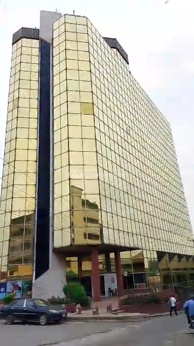 High Rise Building Office Complex, 2 Large Showrooms, Big Restaurant,, Dugbe, Ibadan, Oyo, Plaza / Complex / Mall for Sale