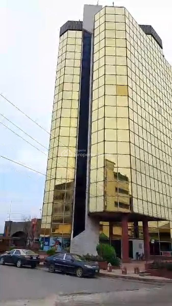 High Rise Building Office Complex, 2 Large Showrooms, Big Restaurant,, Dugbe, Ibadan, Oyo, Plaza / Complex / Mall for Sale