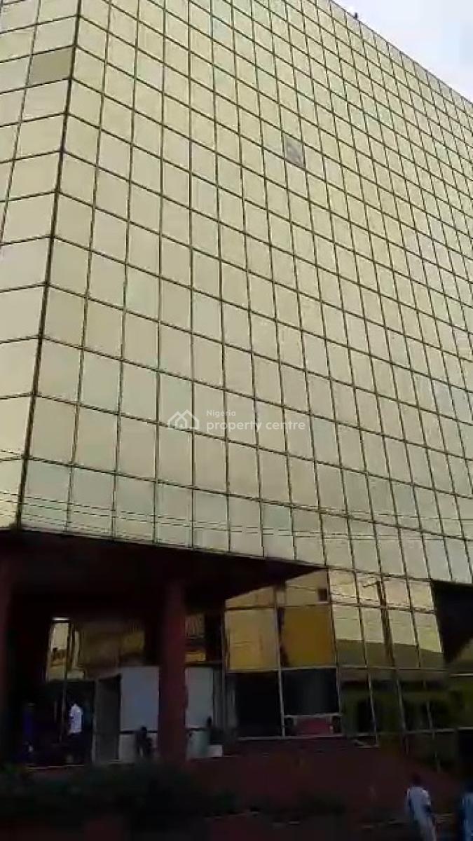 High Rise Building Office Complex, 2 Large Showrooms, Big Restaurant,, Dugbe, Ibadan, Oyo, Plaza / Complex / Mall for Sale