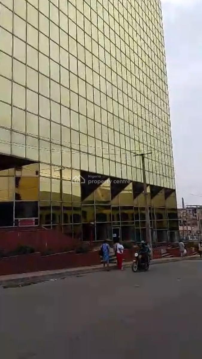 High Rise Building Office Complex, 2 Large Showrooms, Big Restaurant,, Dugbe, Ibadan, Oyo, Plaza / Complex / Mall for Sale