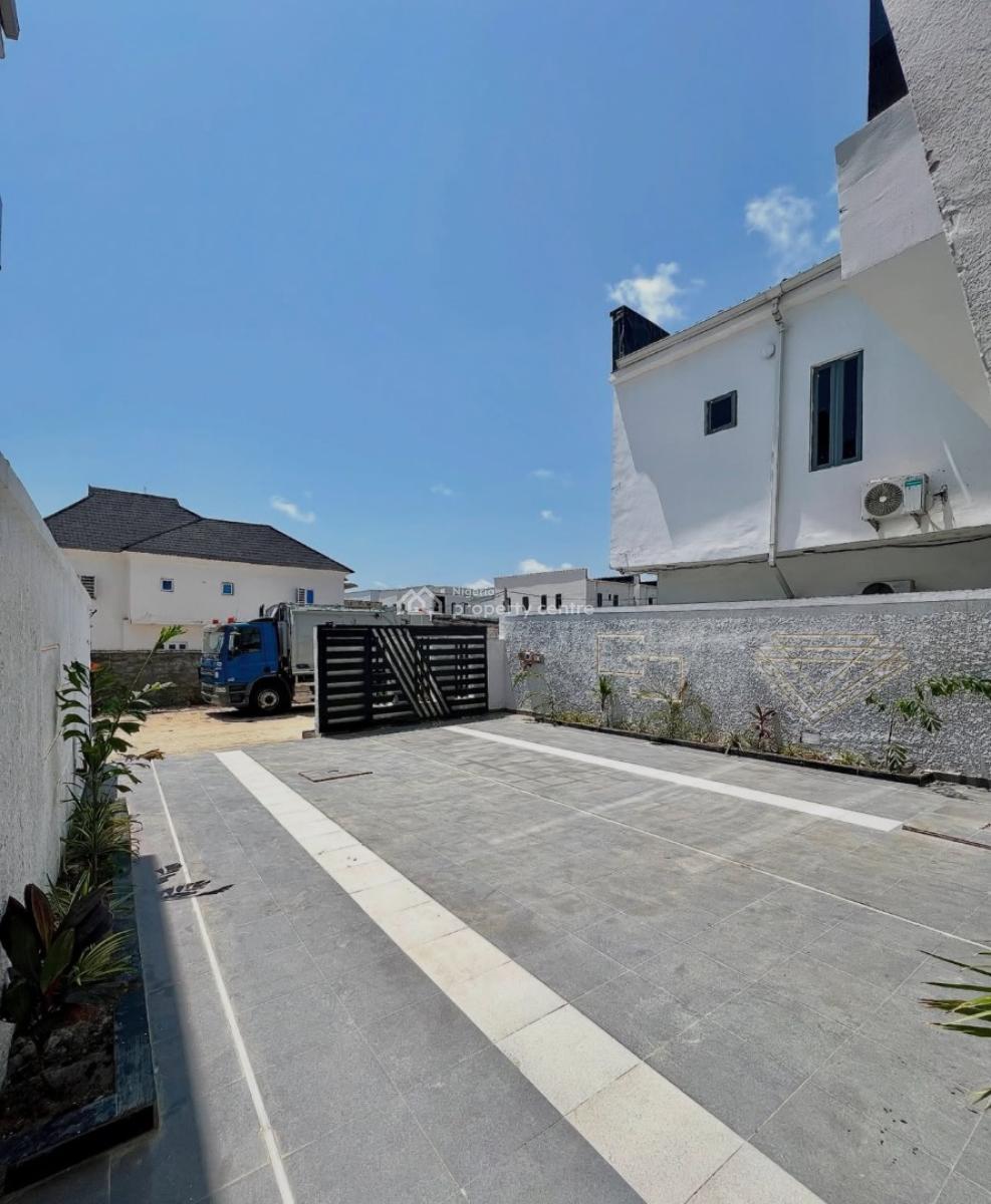 5 Bedrooms Fully Detached with Swimming Pool, Rooftop Terrace, Ikota, Lekki, Lagos, Detached Duplex for Sale