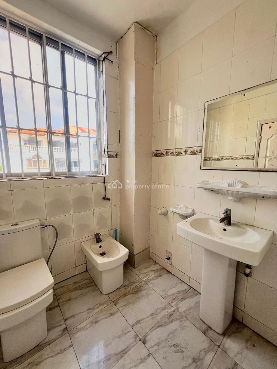 Waterfront 3-bedroom Apartment with Bq & Swimming Pool, Lekki Phase 1, Lekki, Lagos, Flat / Apartment for Rent