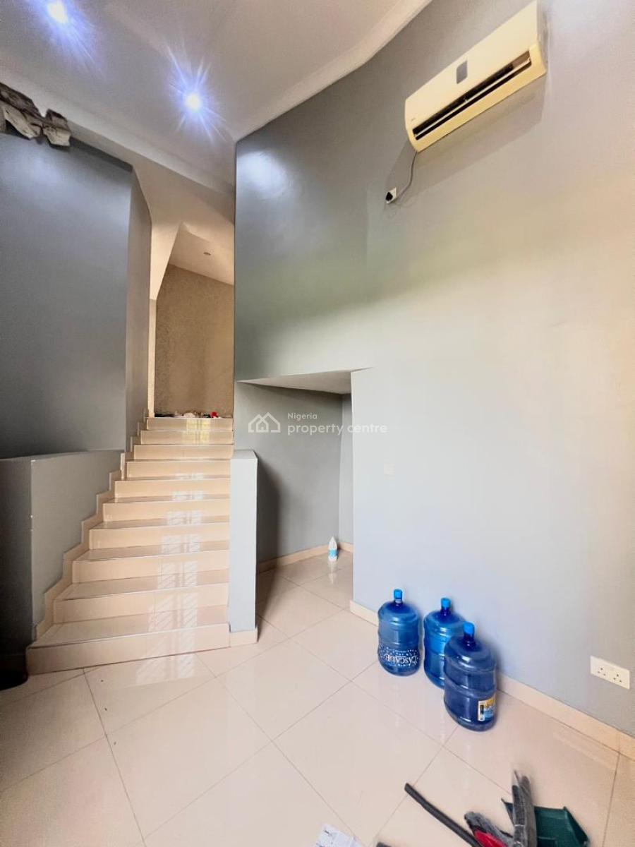 2-bedroom Apartment with Gym & Swimming Pool, Lekki Phase 1, Lekki, Lagos, Flat / Apartment for Rent