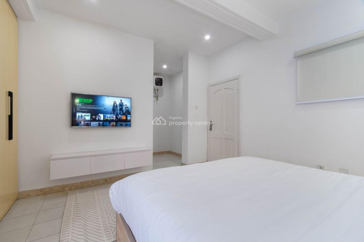 Beautifully Furnished 4-bedroom Waterfront Apartment + Bq, Pool, Wi-fi, Lekki Phase 1, Lekki, Lagos, Flat / Apartment for Sale