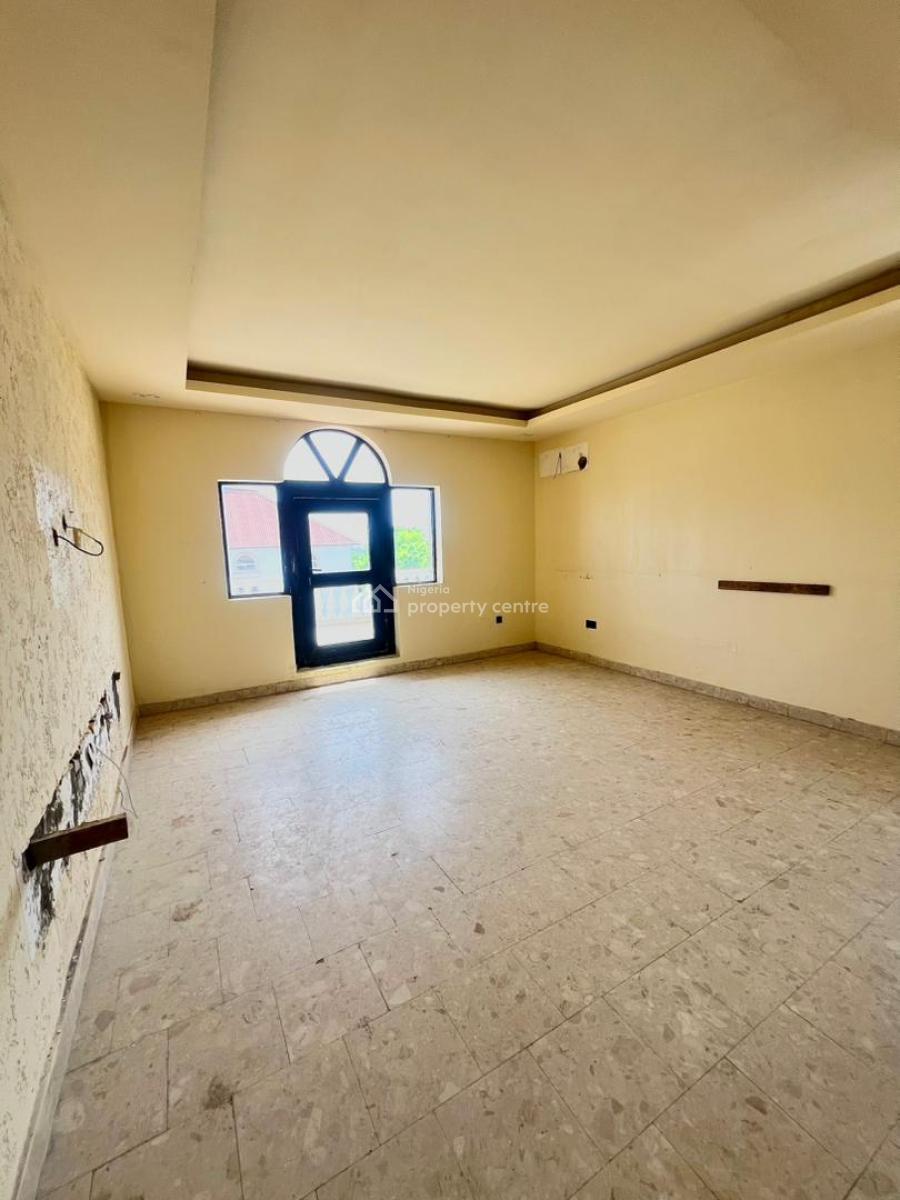 Spacious Waterfront 2-bedroom Penthouse with Bq and Swimming Pool, Lekki Phase 1, Lekki, Lagos, Flat / Apartment for Rent