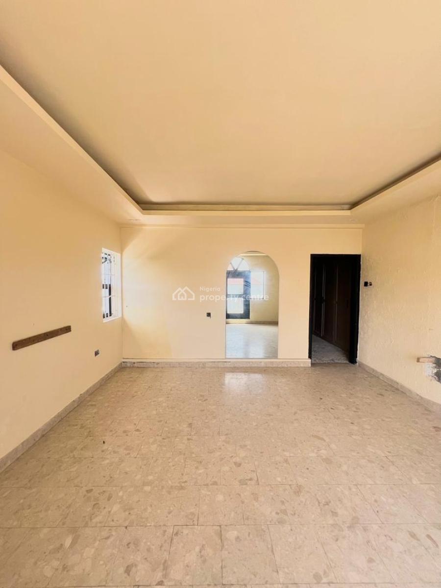 Spacious Waterfront 2-bedroom Penthouse with Bq and Swimming Pool, Lekki Phase 1, Lekki, Lagos, Flat / Apartment for Rent