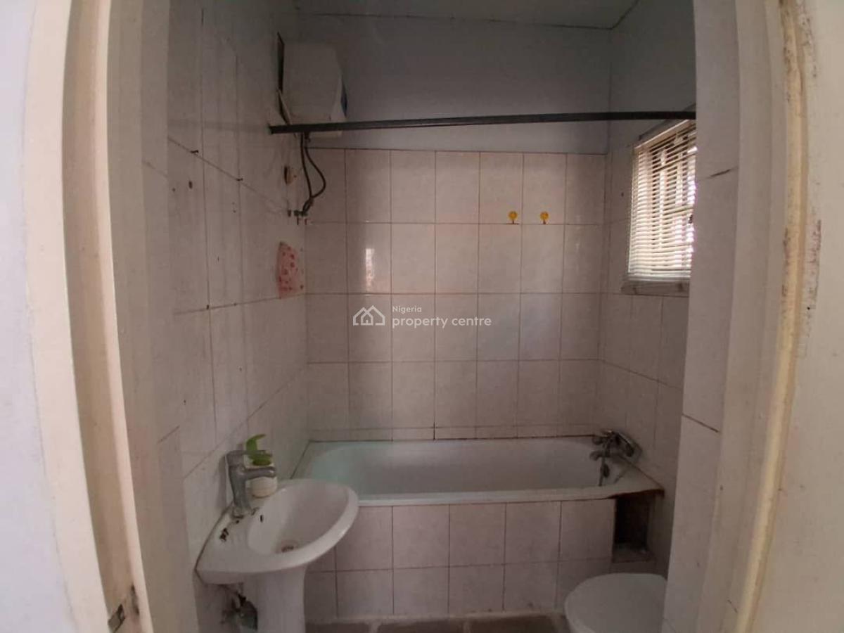 2 Bedroom Apartment with En-suite Bedrooms, Lekki Phase 1, Lekki, Lagos, Flat / Apartment for Rent
