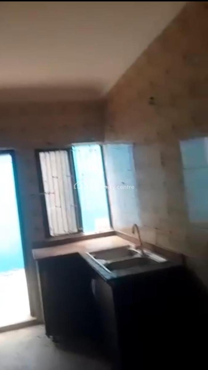 Lovely 3 Bedroom Flat, Off Lawanson Road, Surulere, Lagos, Flat / Apartment for Rent