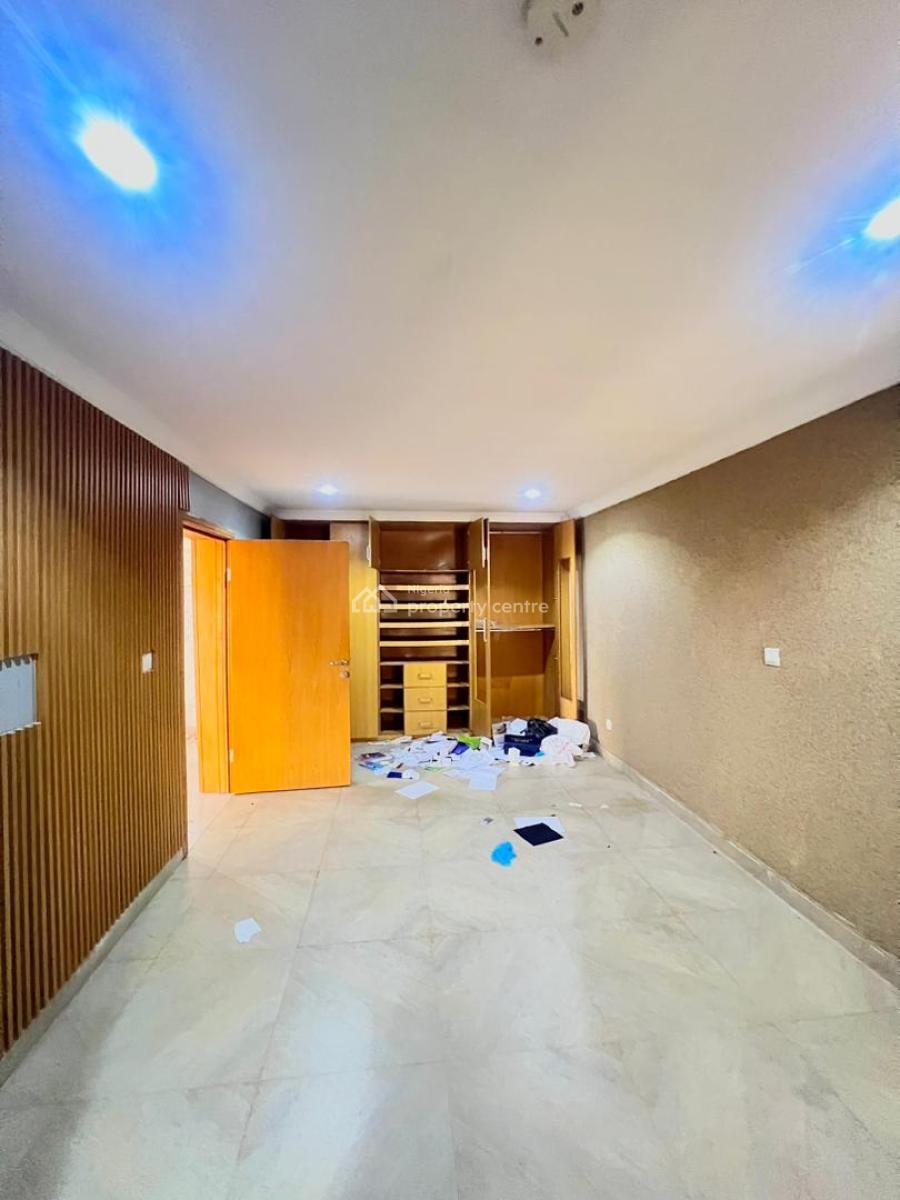 Well-finished 2-bedroom Apartment + Gym & Swimming Pool, Lekki Phase 1, Lekki, Lagos, Flat / Apartment for Rent