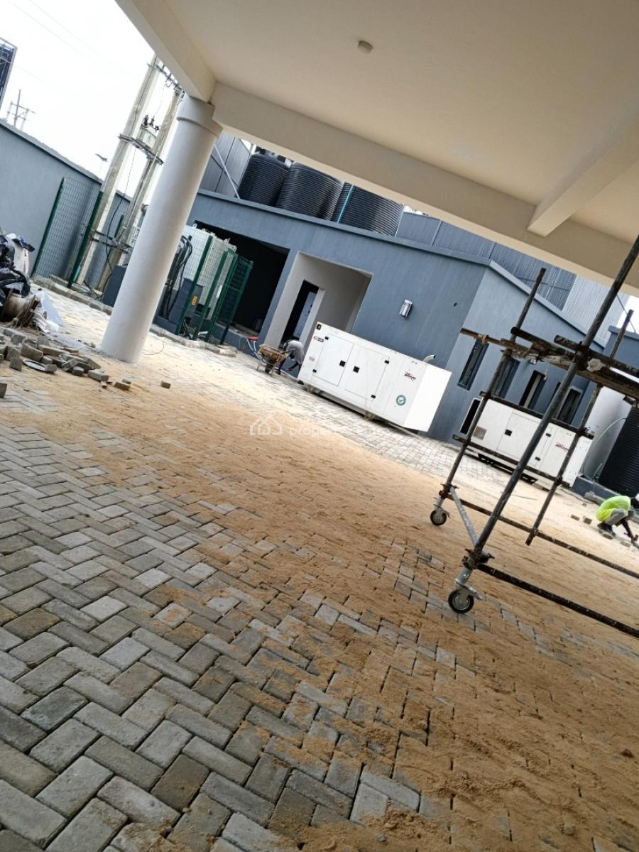 Extremely Spacious and Nicely Finished 3 Bedroom Apartment, Admiralty, Lekki Phase 1, Lekki, Lagos, Flat / Apartment for Rent