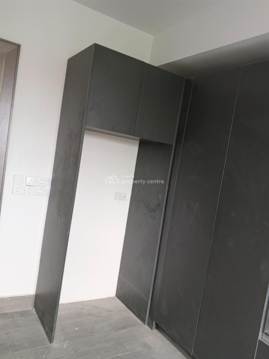 Extremely Spacious and Nicely Finished 3 Bedroom Apartment, Admiralty, Lekki Phase 1, Lekki, Lagos, Flat / Apartment for Rent