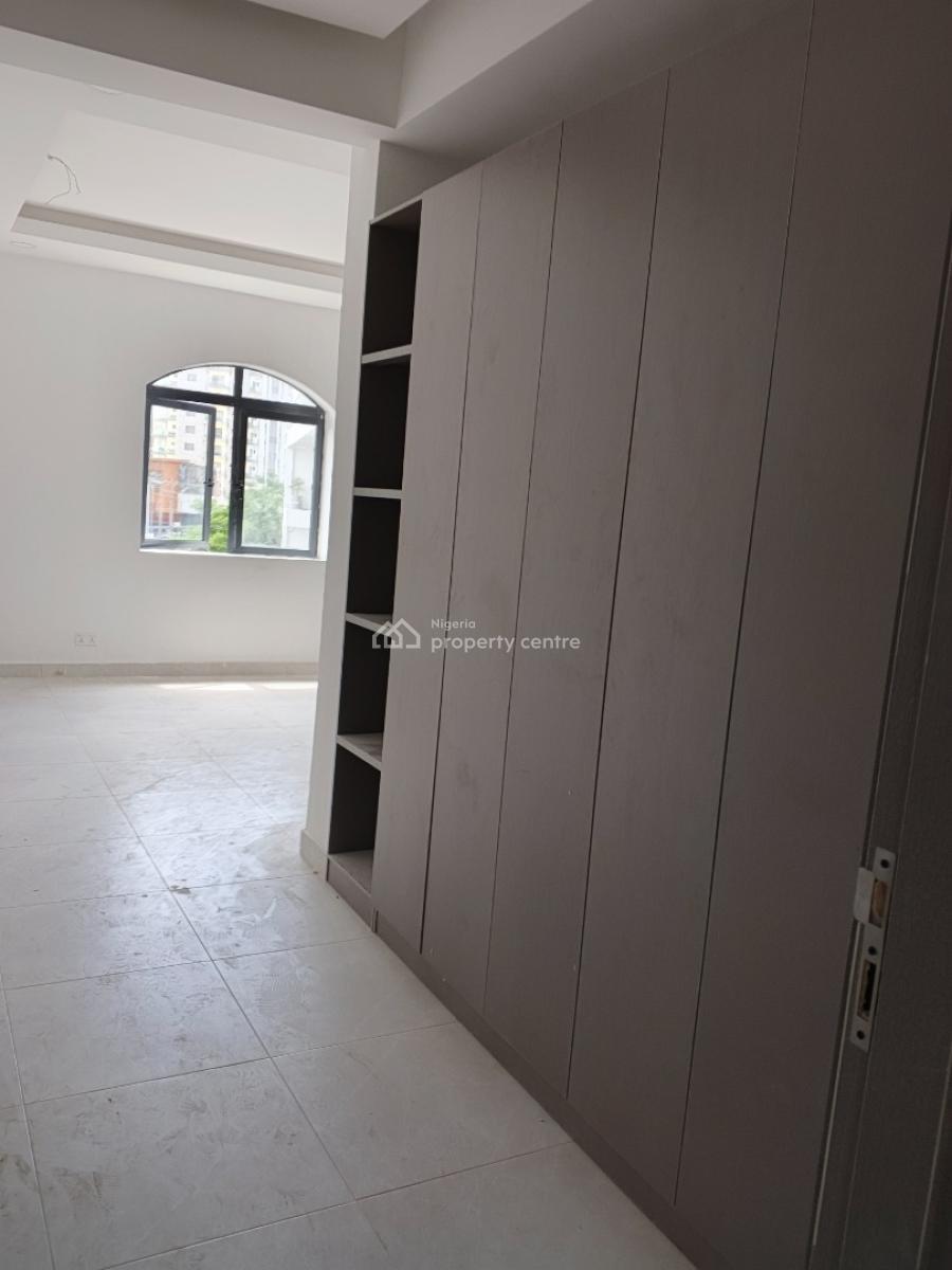 Extremely Spacious and Nicely Finished 3 Bedroom Apartment, Admiralty, Lekki Phase 1, Lekki, Lagos, Flat / Apartment for Rent