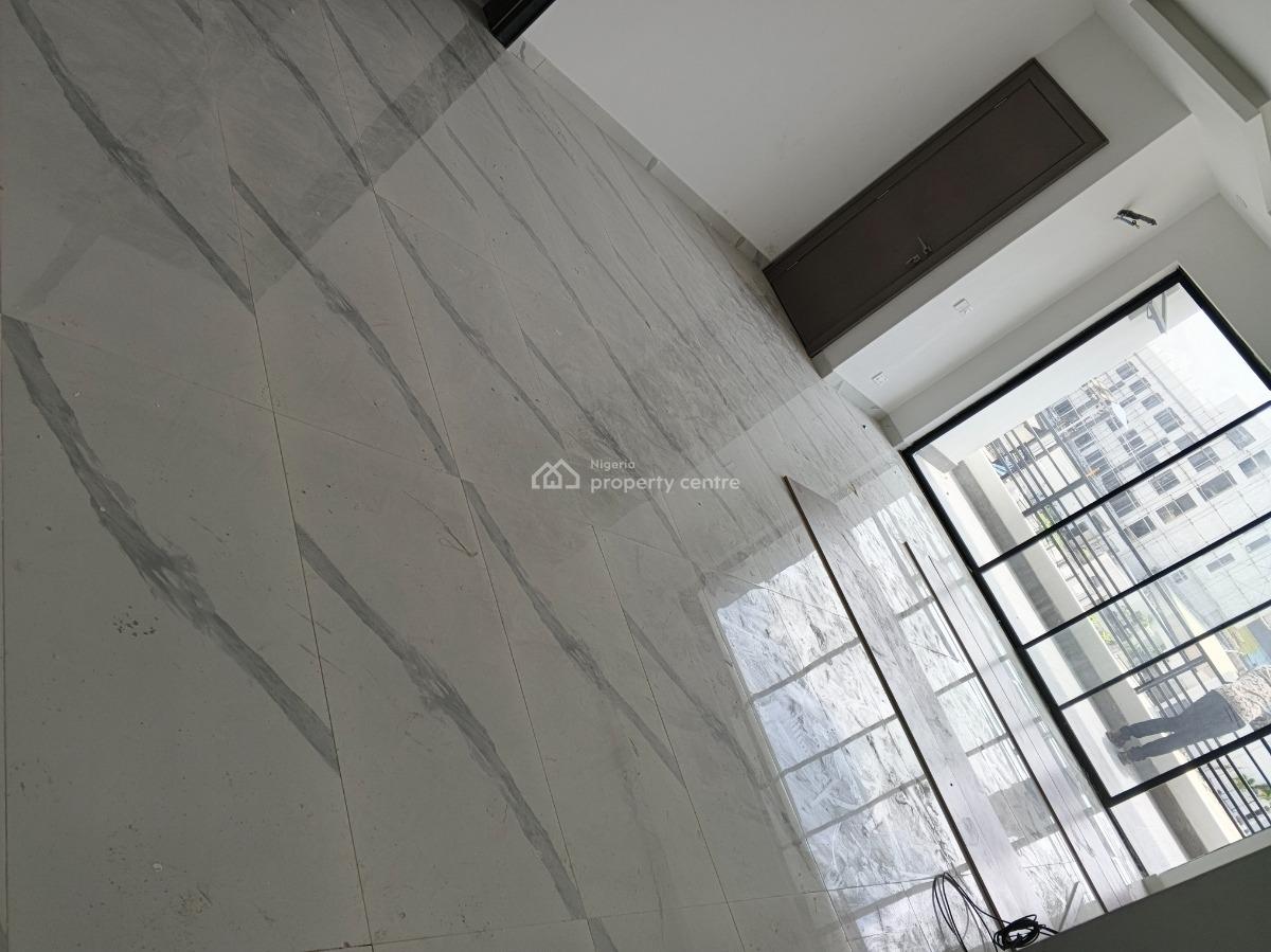 Extremely Spacious and Nicely Finished 3 Bedroom Apartment, Admiralty, Lekki Phase 1, Lekki, Lagos, Flat / Apartment for Rent