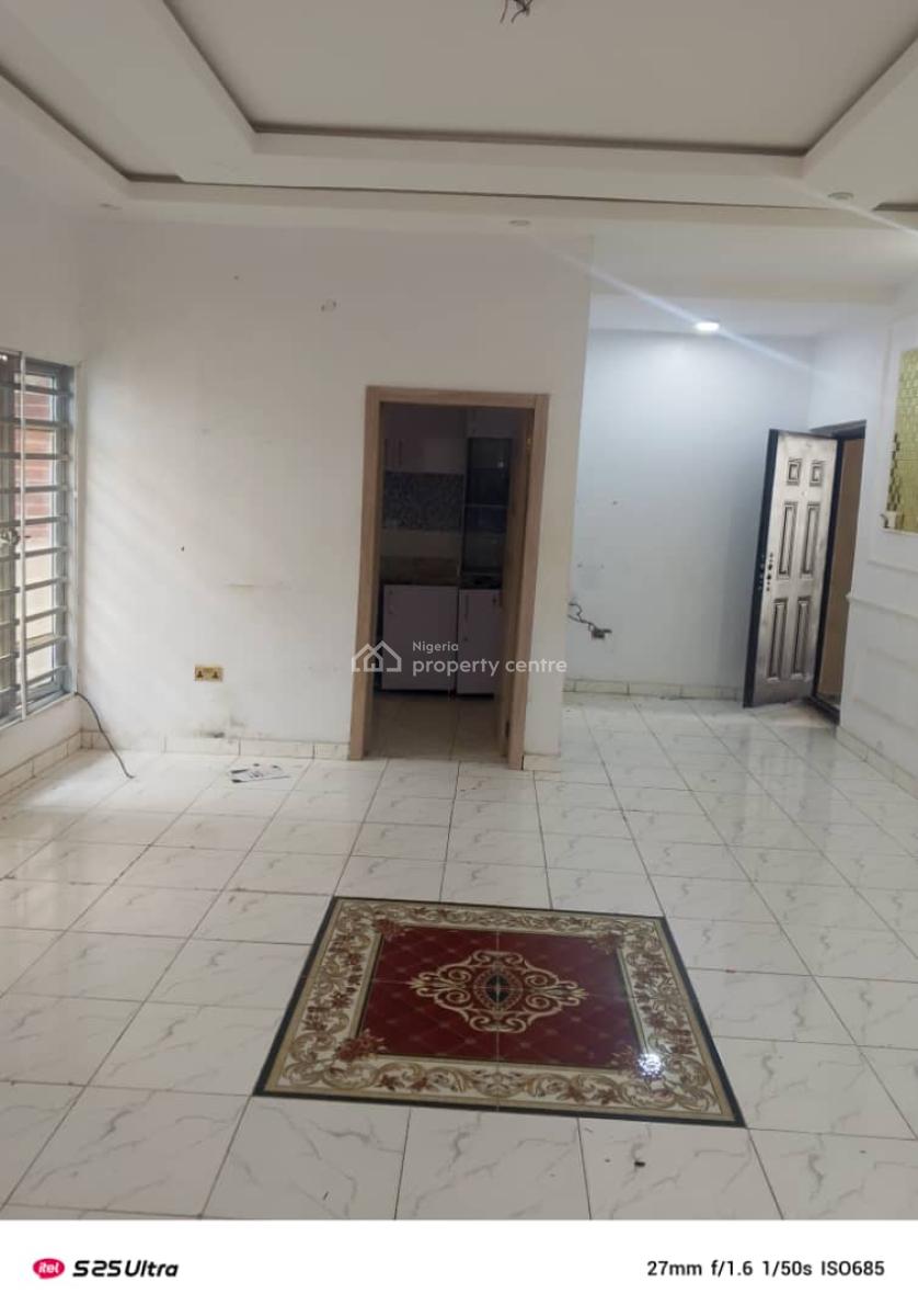 Fully Serviced and Well Maintained 2 Bedroom Flat Upstairs, Alpha Beach Road (new Road), Lekki, Lagos, Flat / Apartment for Rent