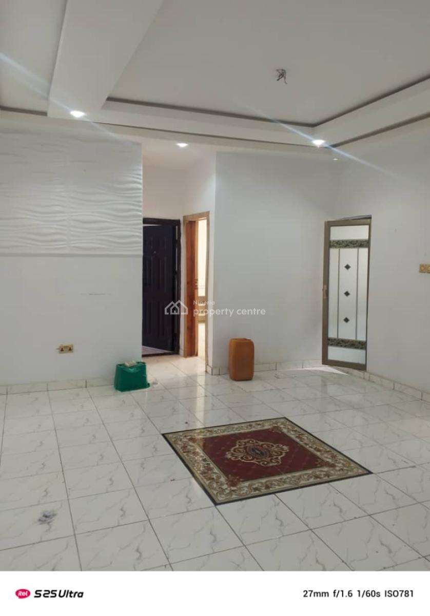 Fully Serviced and Well Maintained 2 Bedroom Flat Upstairs, Alpha Beach Road (new Road), Lekki, Lagos, Flat / Apartment for Rent