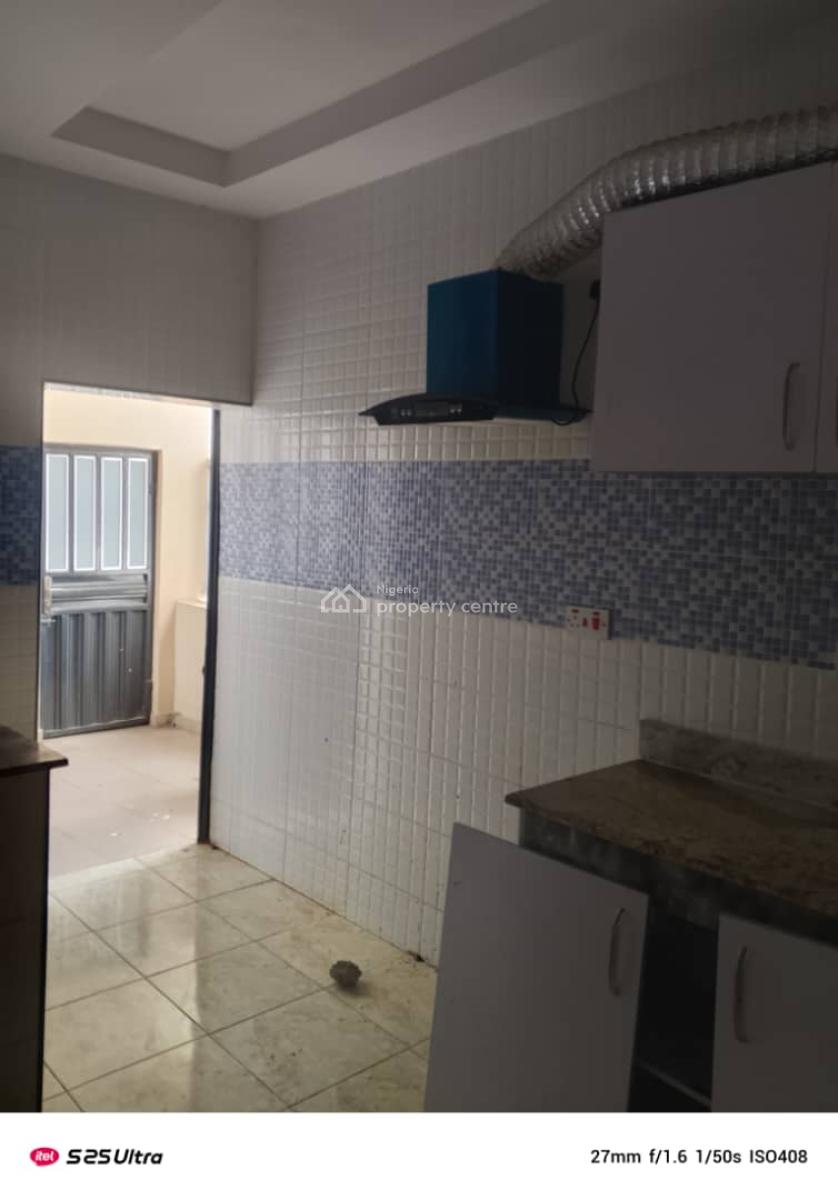 Fully Serviced and Well Maintained 2 Bedroom Flat Upstairs, Alpha Beach Road (new Road), Lekki, Lagos, Flat / Apartment for Rent