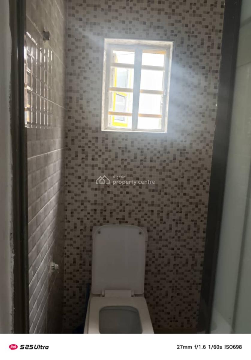 Fully Serviced and Well Maintained 2 Bedroom Flat Upstairs, Alpha Beach Road (new Road), Lekki, Lagos, Flat / Apartment for Rent