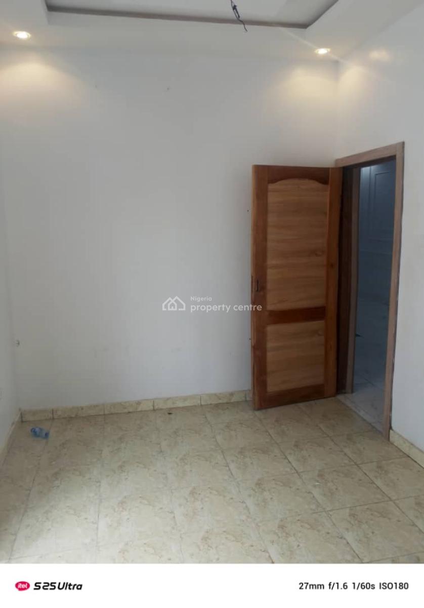 Fully Serviced and Well Maintained 2 Bedroom Flat Upstairs, Alpha Beach Road (new Road), Lekki, Lagos, Flat / Apartment for Rent