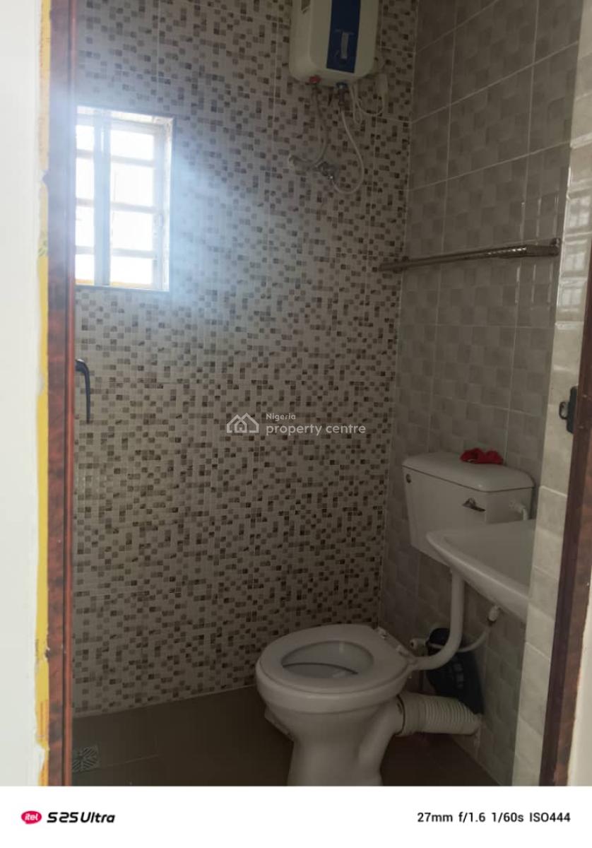 Fully Serviced and Well Maintained 2 Bedroom Flat Upstairs, Alpha Beach Road (new Road), Lekki, Lagos, Flat / Apartment for Rent