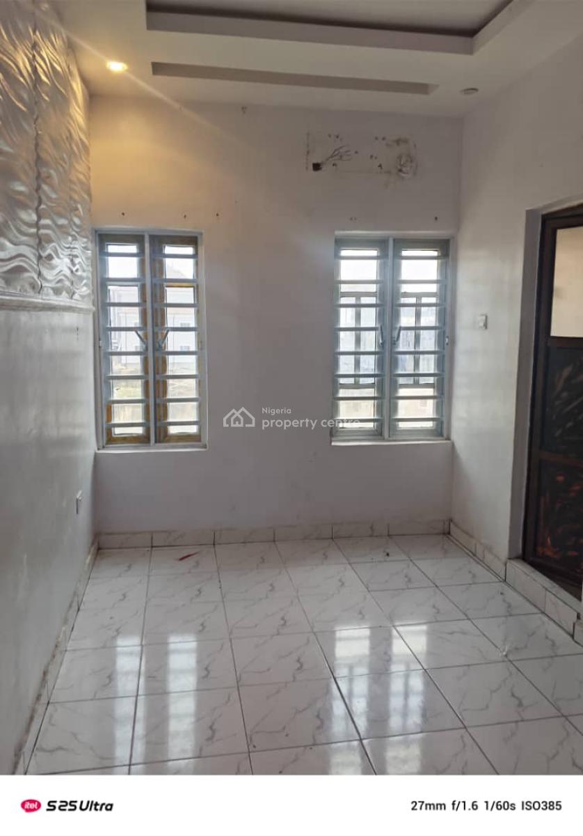 Fully Serviced and Well Maintained 2 Bedroom Flat Upstairs, Alpha Beach Road (new Road), Lekki, Lagos, Flat / Apartment for Rent