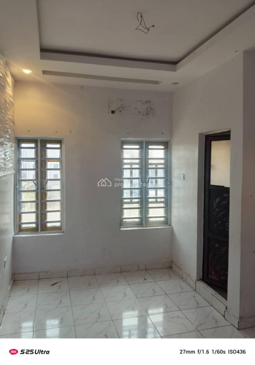 Fully Serviced and Well Maintained 2 Bedroom Flat Upstairs, Alpha Beach Road (new Road), Lekki, Lagos, Flat / Apartment for Rent
