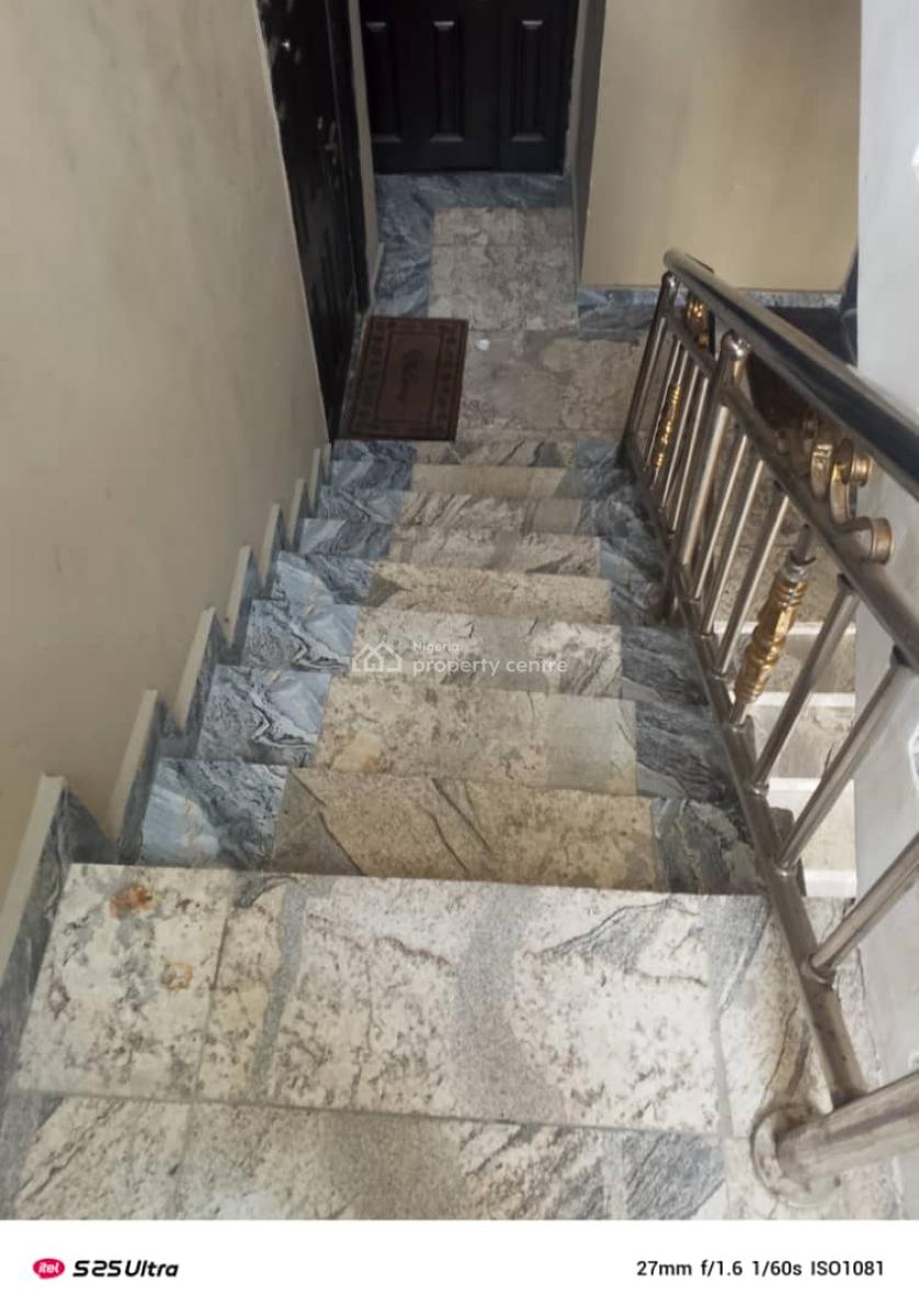 Fully Serviced and Well Maintained 2 Bedroom Flat Upstairs, Alpha Beach Road (new Road), Lekki, Lagos, Flat / Apartment for Rent
