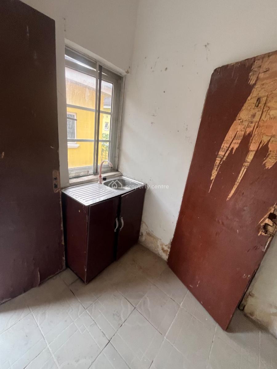 Big Spacious Bq, Off Admiralty, Lekki Phase 1, Lekki, Lagos, Self Contain (single Rooms) for Rent