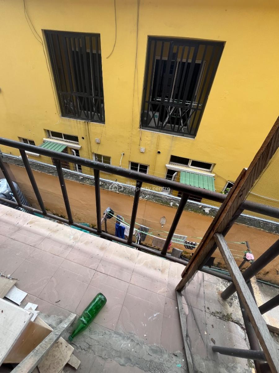 Big Spacious Bq, Off Admiralty, Lekki Phase 1, Lekki, Lagos, Self Contain (single Rooms) for Rent